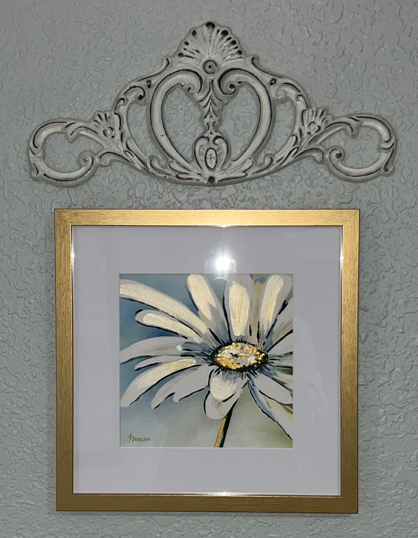 Framed art - daisy in blue - 12" x 12"