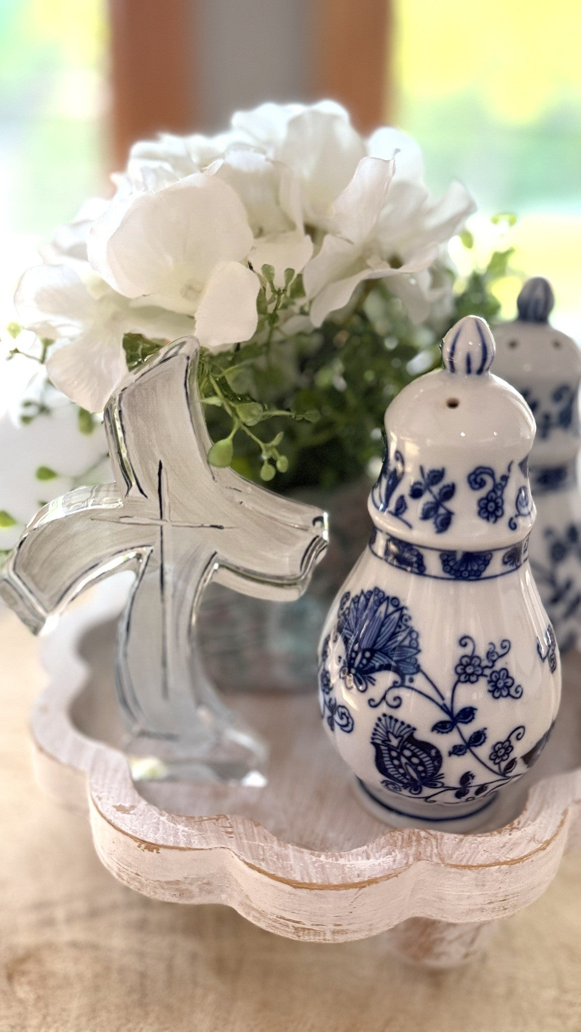 Acrylic Curvy Cross in White and Cream